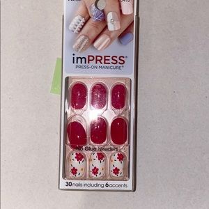 Red press on nails